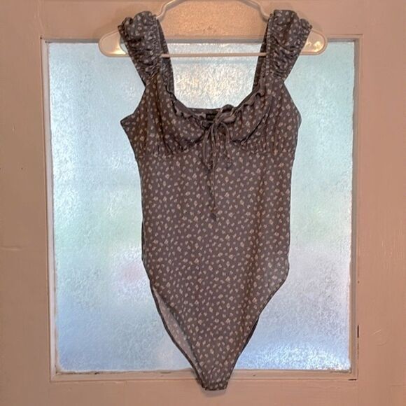 Wild Fable Women’s Light Blue Floral front tie Tank top bodysuit size m - Picture 1 of 6